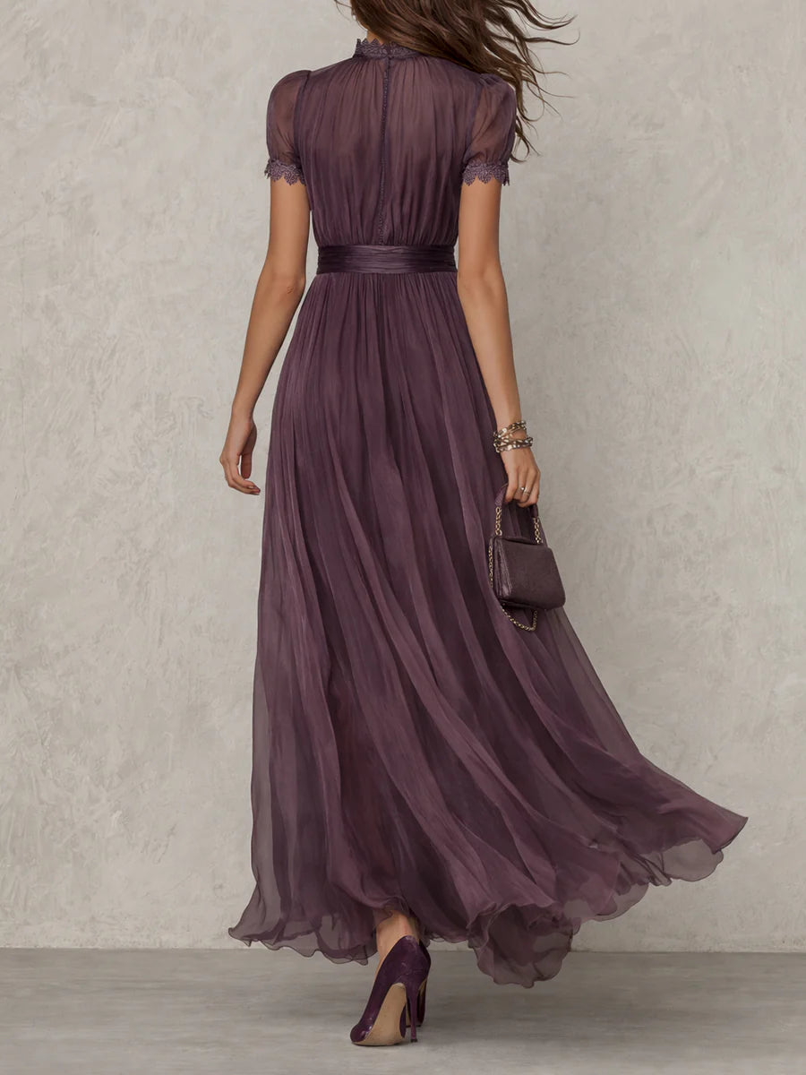Flavia | Vestito lungo viola con scollo a ojal e dettagli in pizzo di chiffon