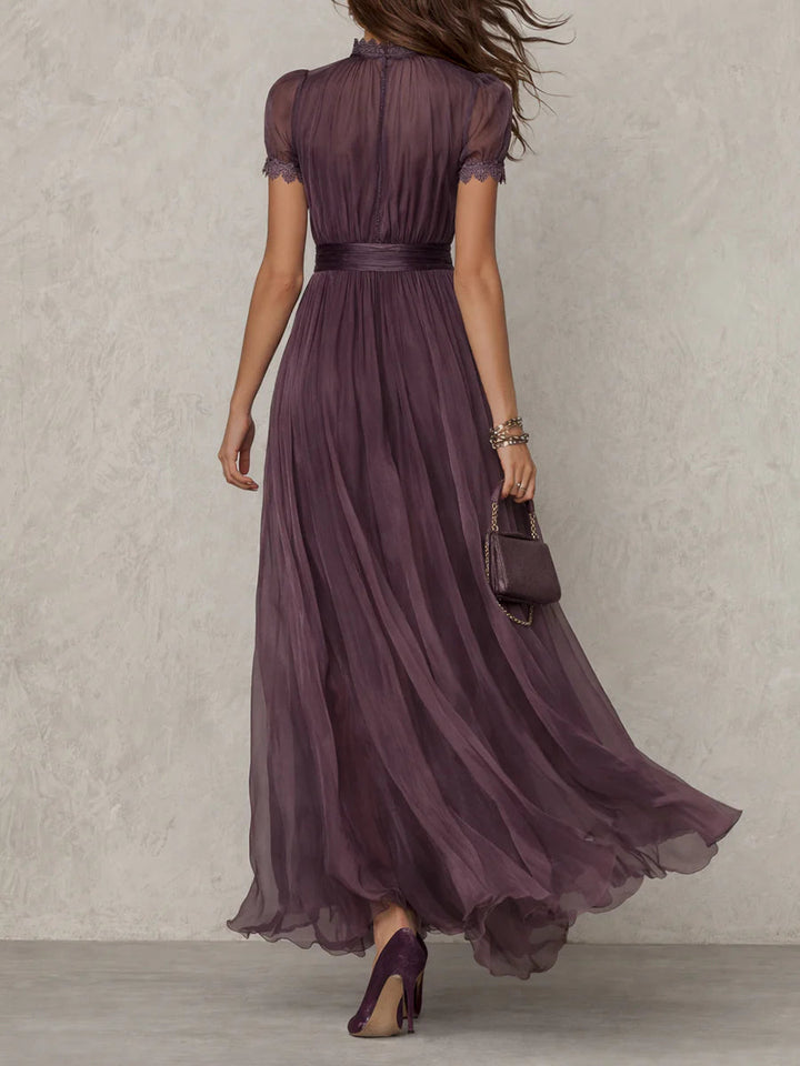 Flavia | Vestito lungo viola con scollo a ojal e dettagli in pizzo di chiffon