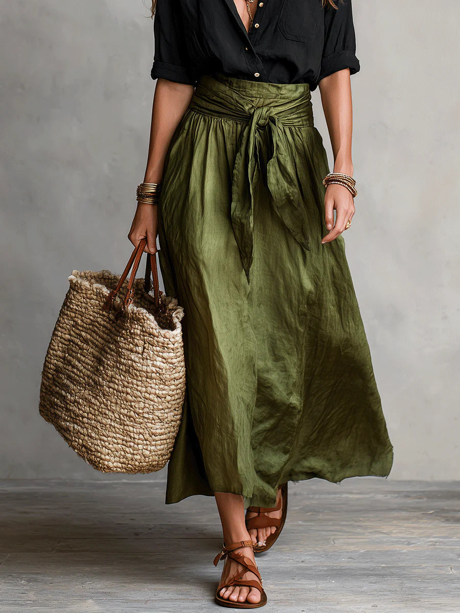Vera – Completo di Due Pezzi: Maglietta Nera e Gonna Midi Verde Oliva